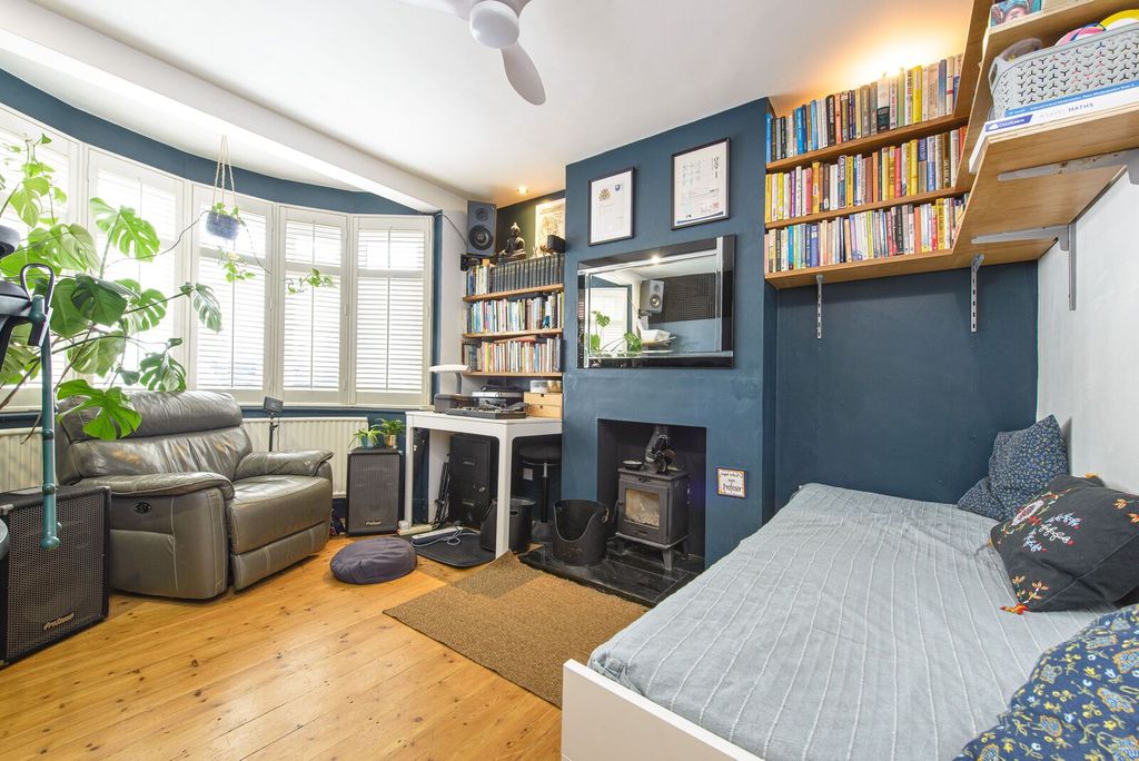 Property photo 3 of 12