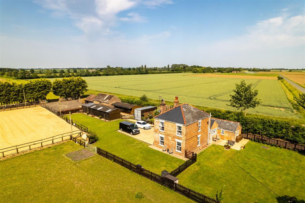 Property photo 1 of 28