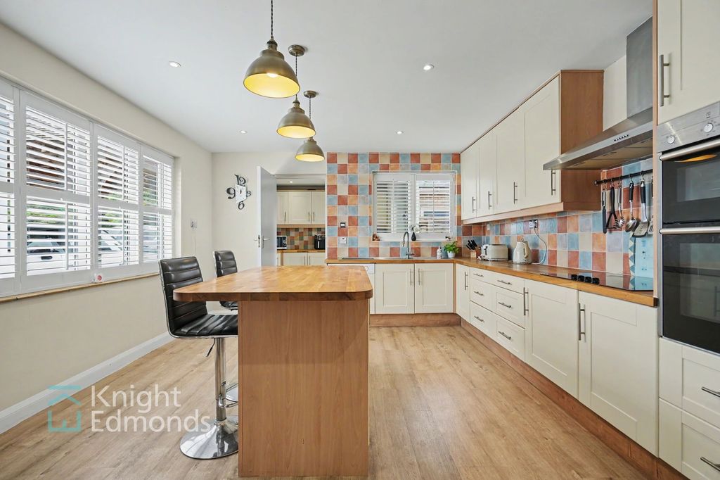 Property photo 2 of 46 Kitchen