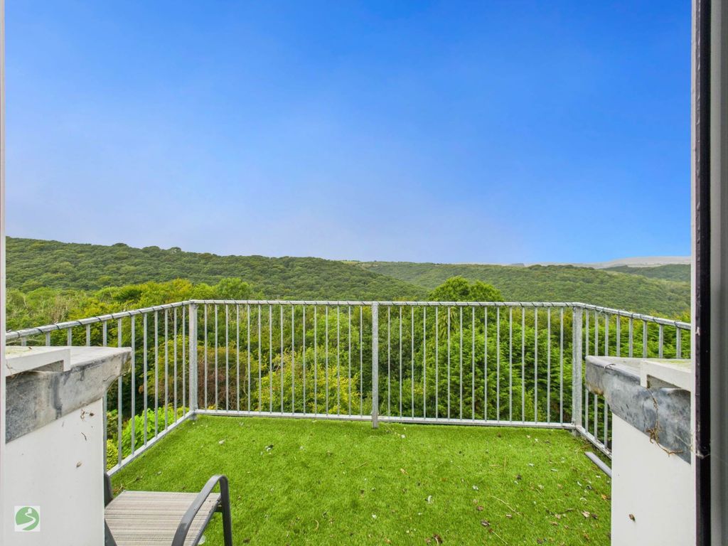 Property photo 3 of 25