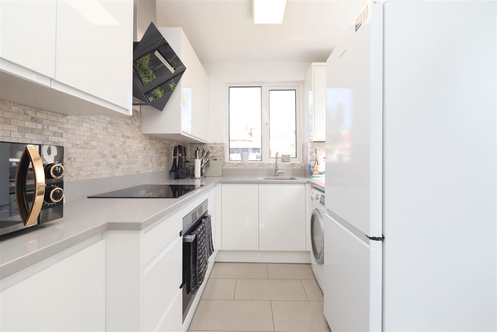 Property photo 2 of 14 Welbeck Road