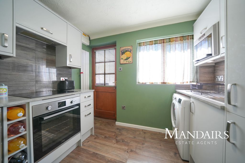 Property photo 2 of 28