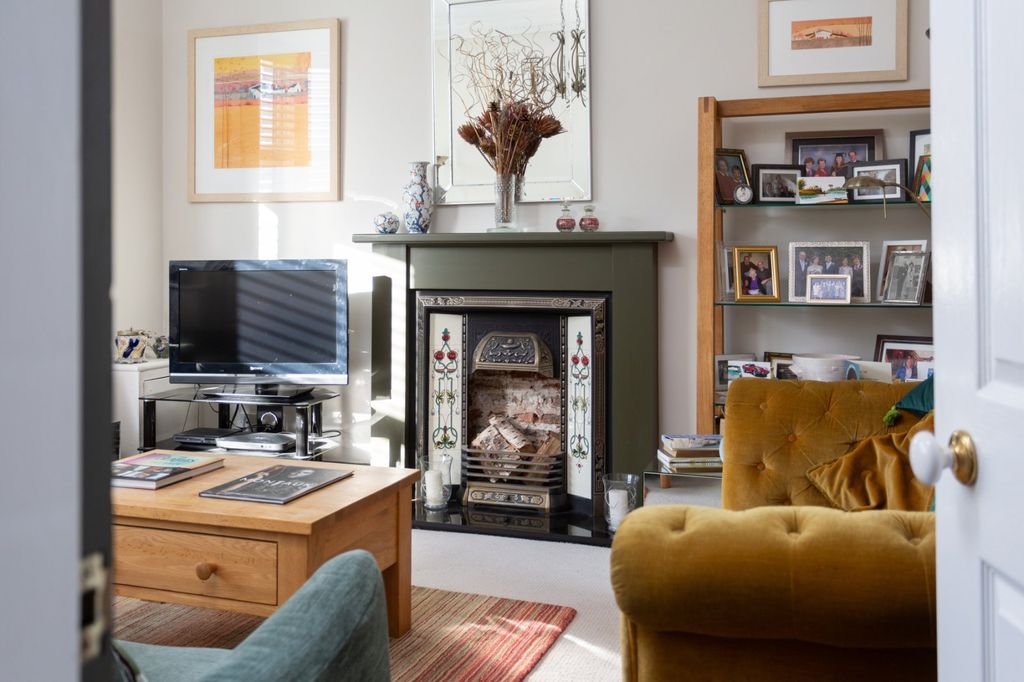 Property photo 3 of 19 Sitting Room