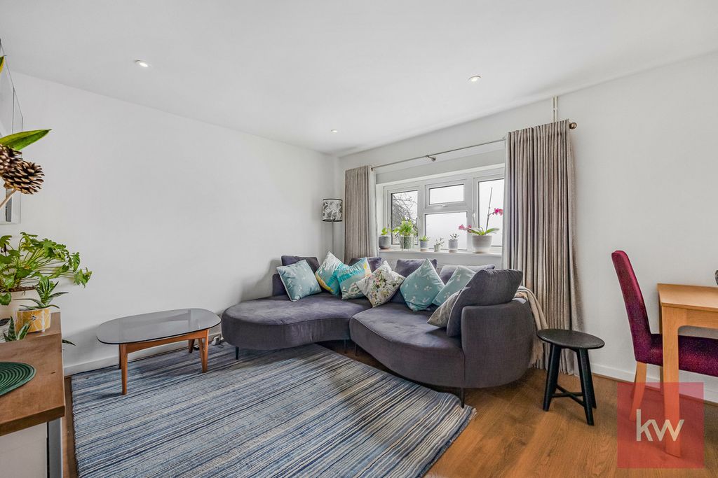 Property photo 3 of 27