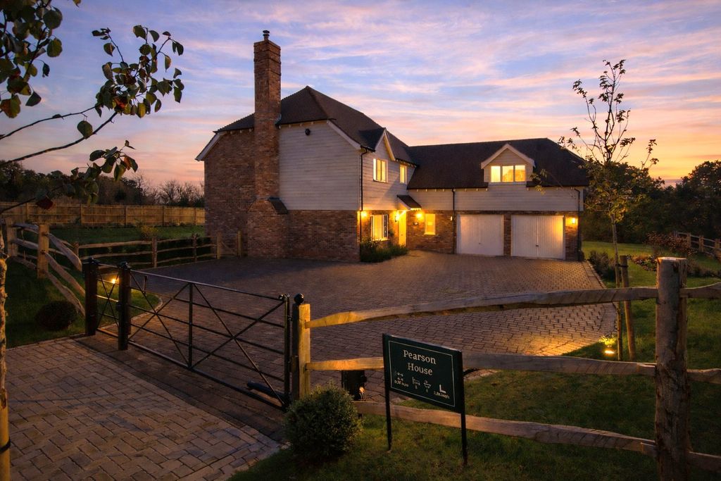 Property photo 1 of 14 Pearson House