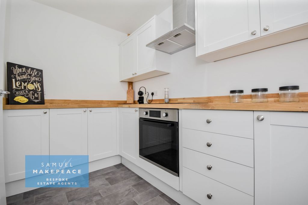 Property photo 3 of 21 Gallery