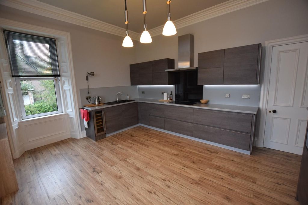 Property photo 3 of 33