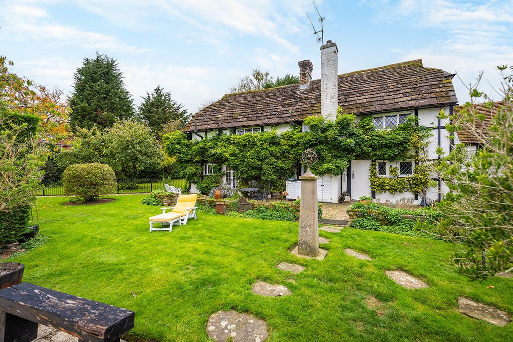 Property photo 2 of 40 House. Partnership