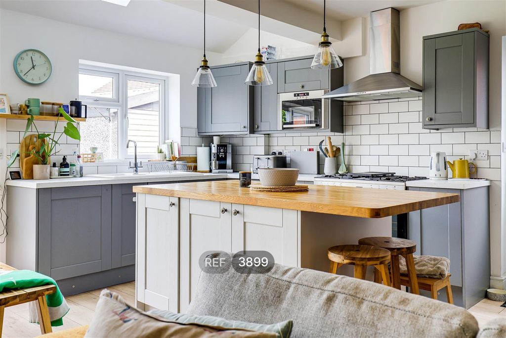 Property photo 2 of 22 Kitchen