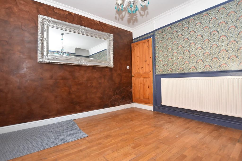 Property photo 3 of 14 Lounge (2).Jpg