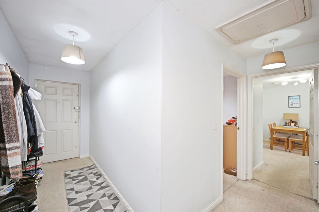 Property photo 2 of 25