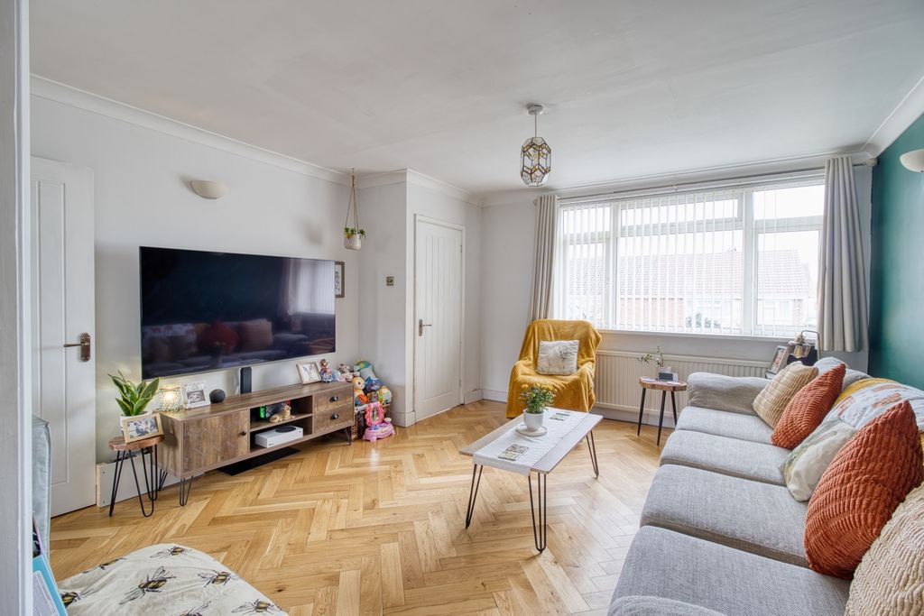 Property photo 3 of 15 Lounge - Ewemove Swindon South