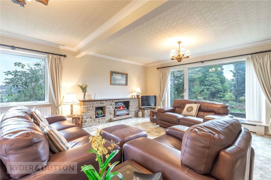 Property photo 2 of 34 Living Room