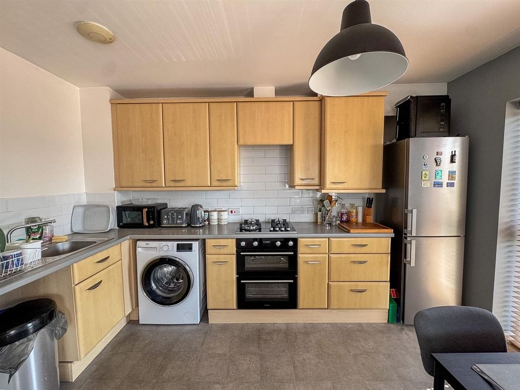 Property photo 3 of 10 Kitchen Area