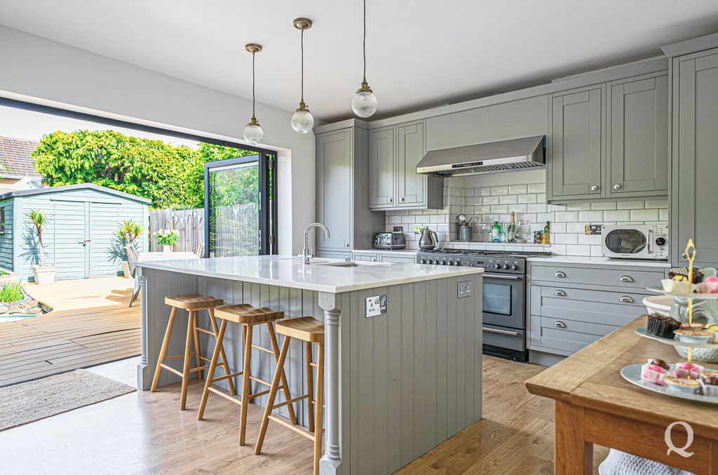 Property photo 3 of 24 4A0Eb82F-095d-449...