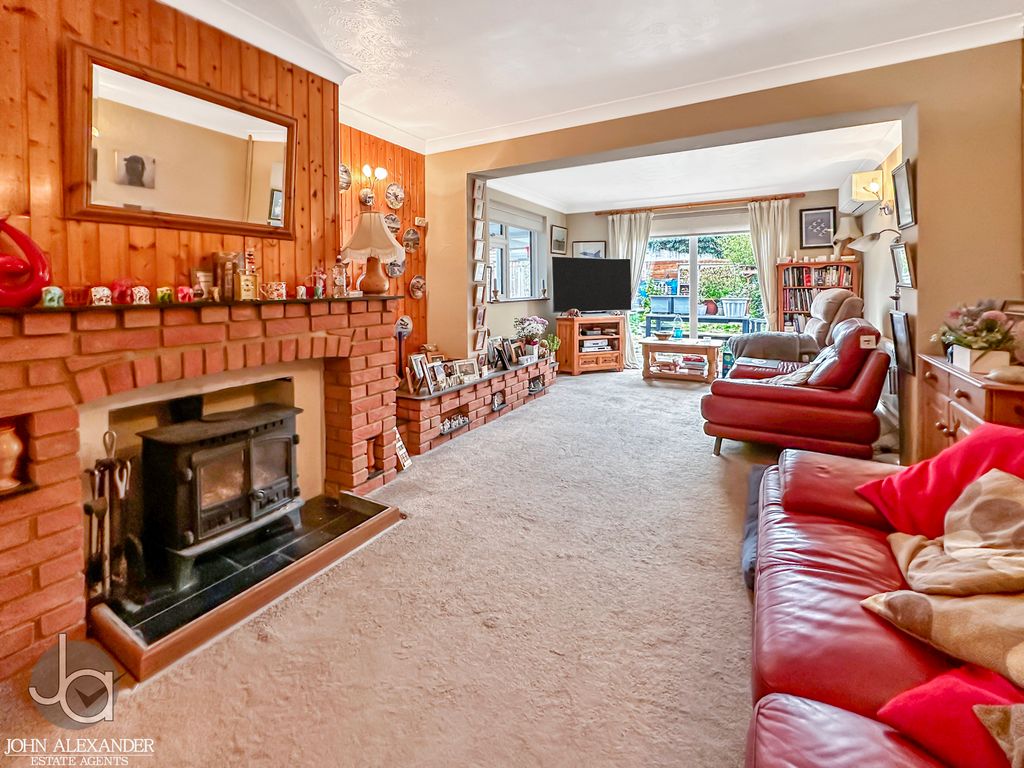 Property photo 3 of 21 20251118_102812674_0.5