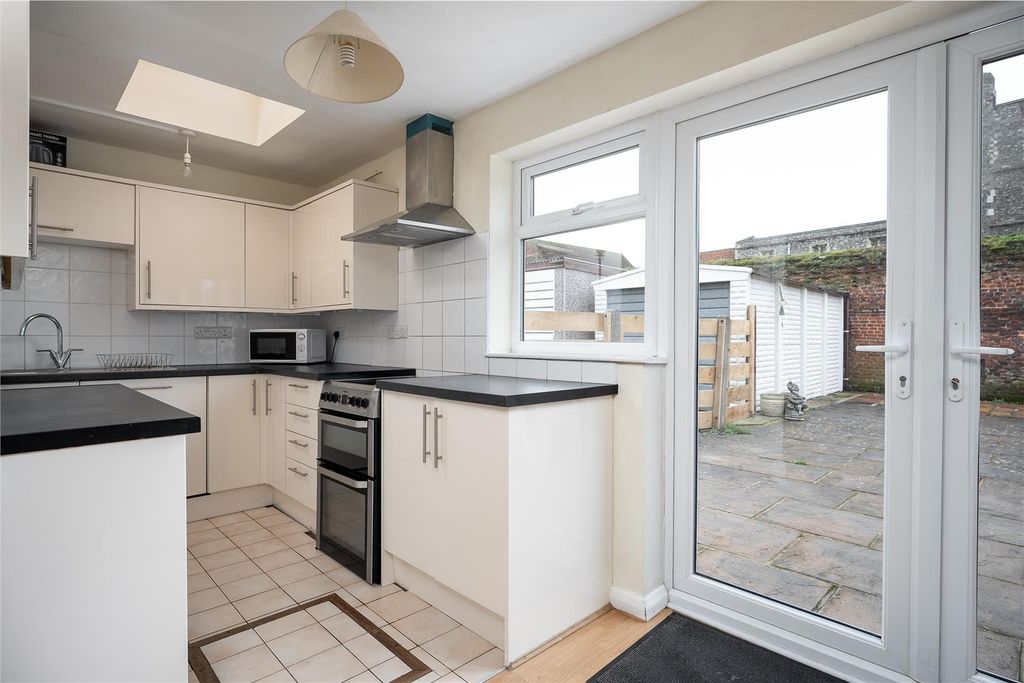 Property photo 3 of 17 Kitchen