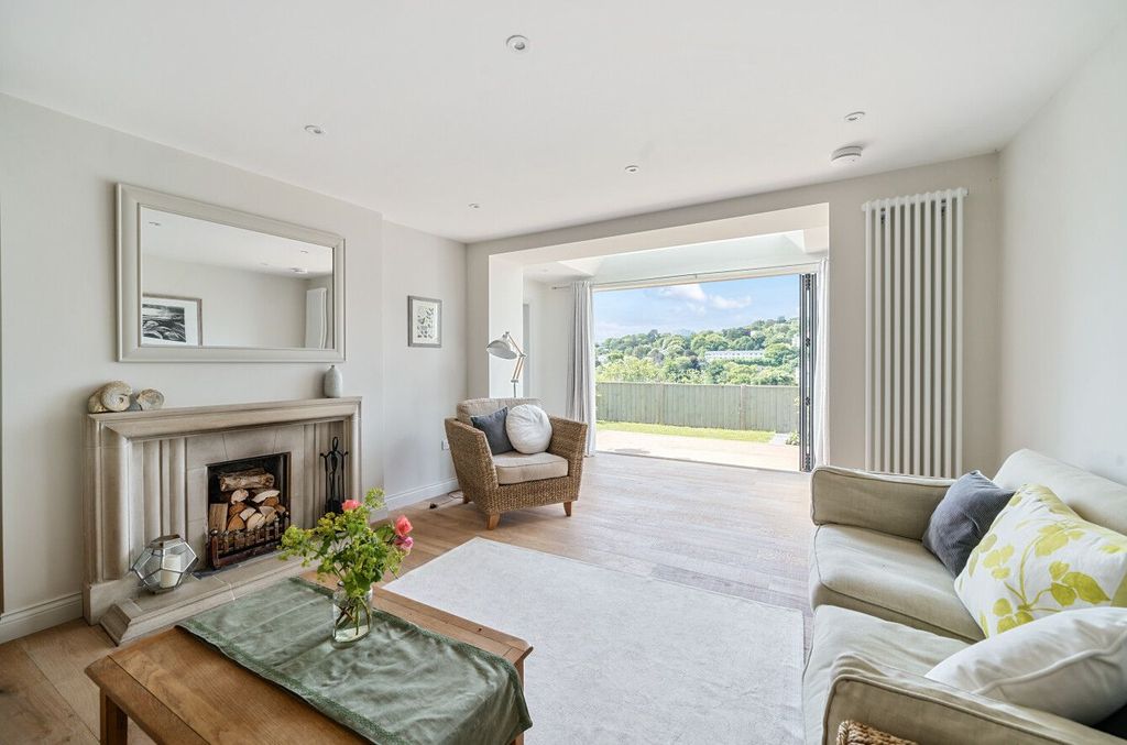 Property photo 3 of 21