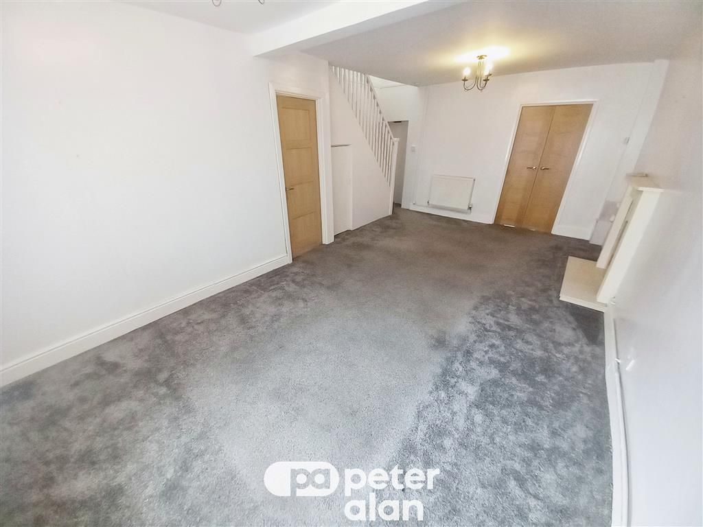 Property photo 2 of 9 Bedroom