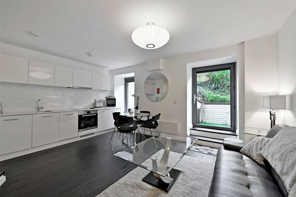 Property photo 2 of 8 Reception Room