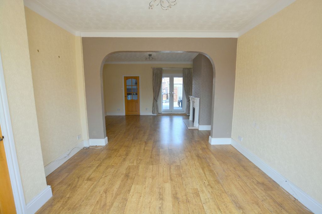Property photo 2 of 17 Photo 3