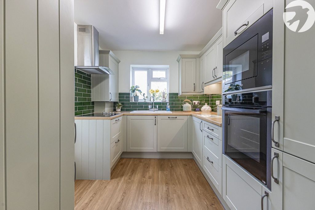 Property photo 1 of 28 Picture No. 13