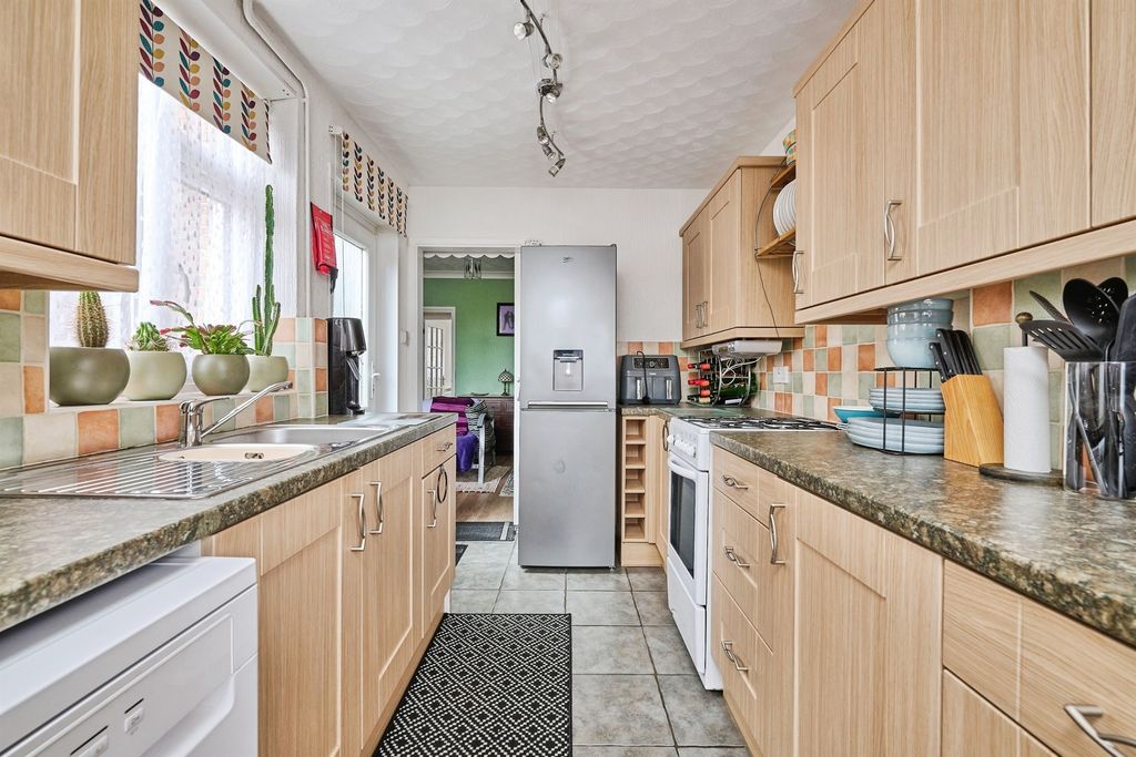 Property photo 2 of 12