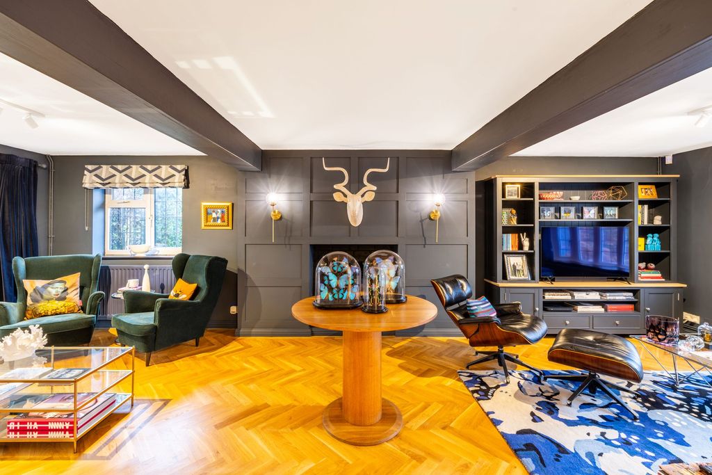 Property photo 2 of 20