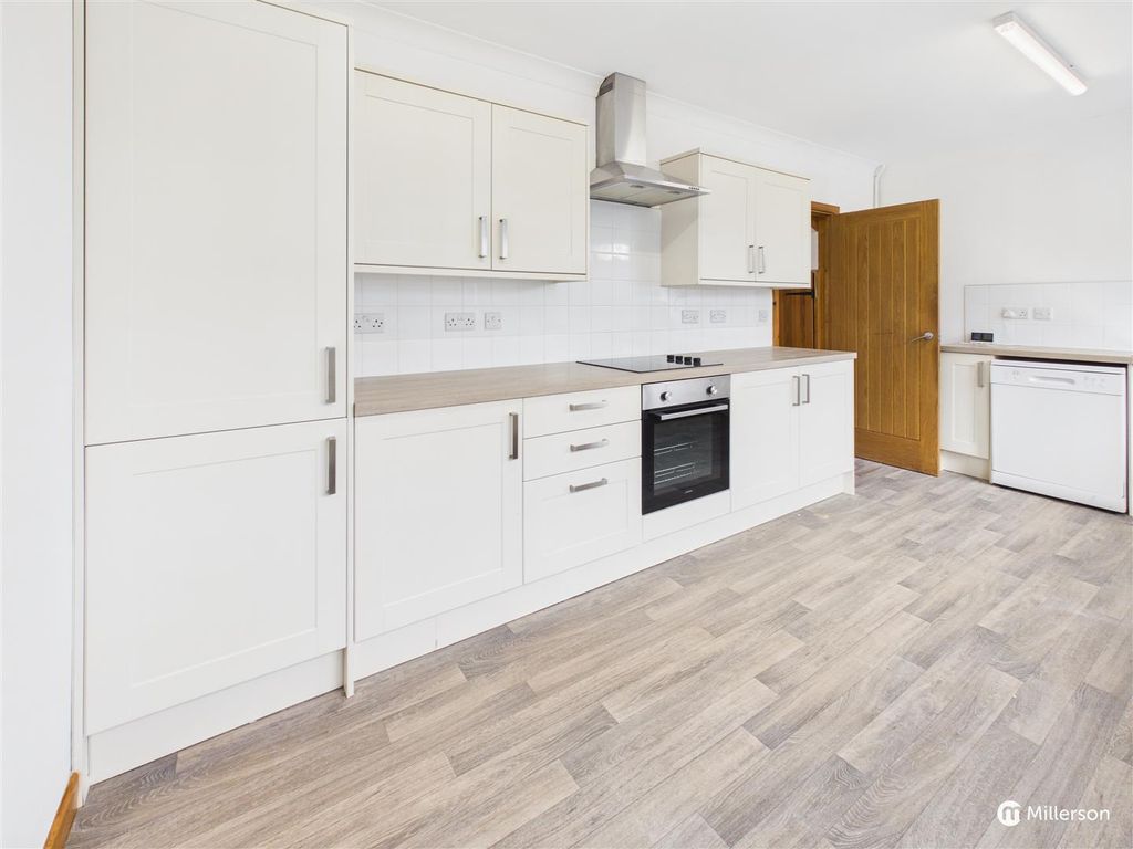Property photo 1 of 14 Kitchen/Dining Room