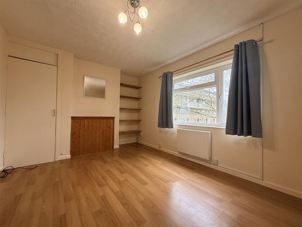 Property photo 2 of 10 Lounge/Dining