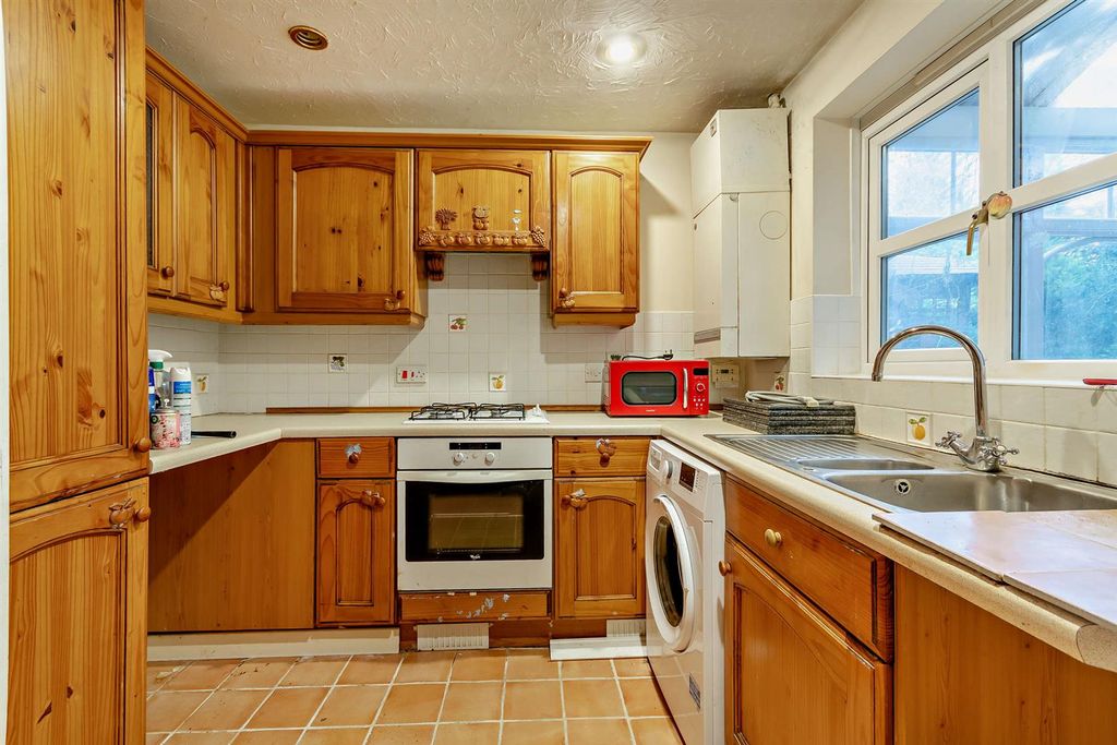 Property photo 2 of 9 8676376-Interior11-800.Jpg