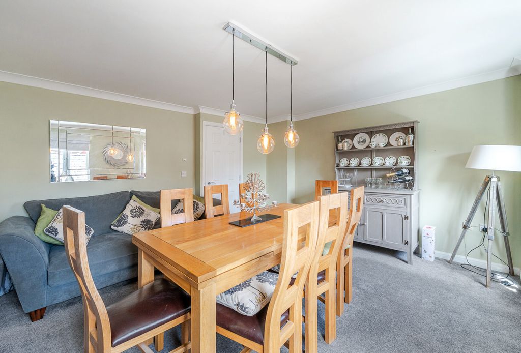 Property photo 3 of 10 1294698-12-682c68...