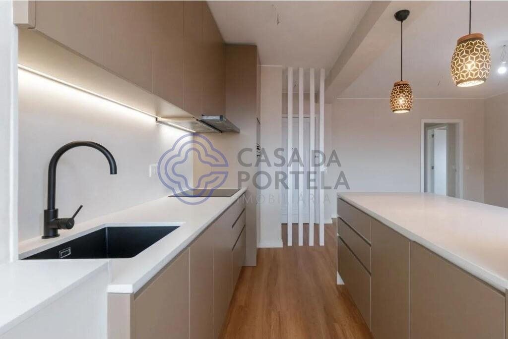 Property photo 1 of 23 Fully Renovated T4 Just 5 Minutes From Norteshopping | Ramalde, Porto