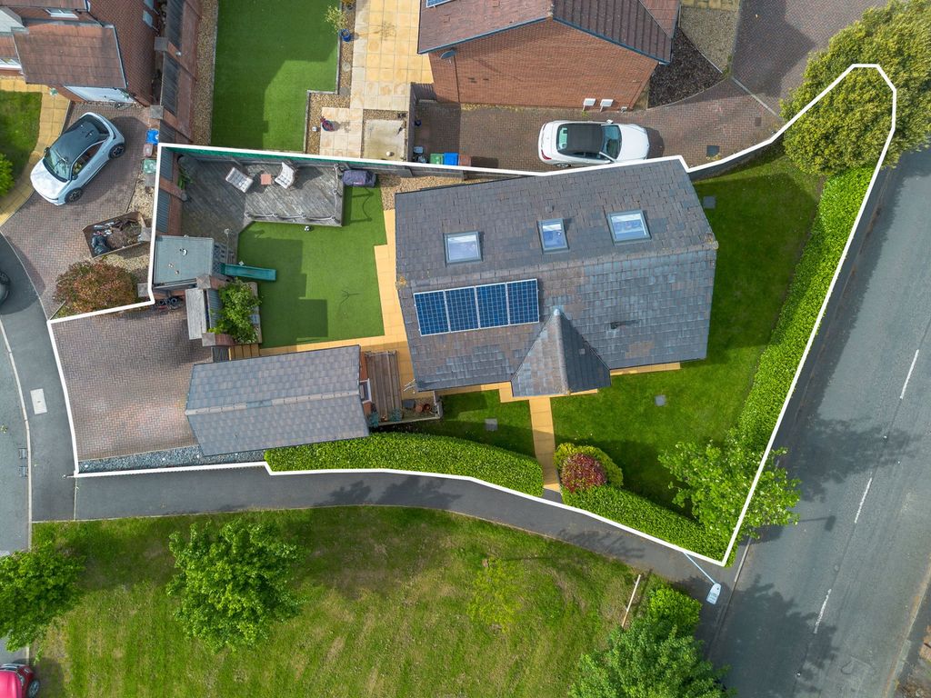 Property photo 2 of 32