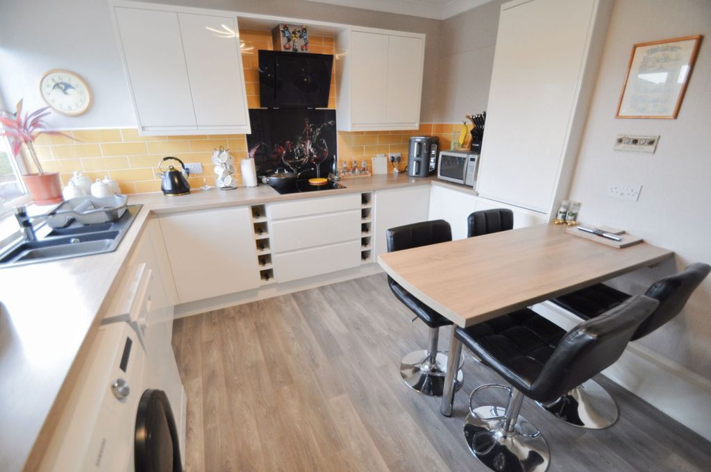 Property photo 3 of 36