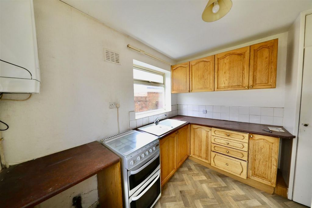 Property photo 2 of 19 Kitchen
