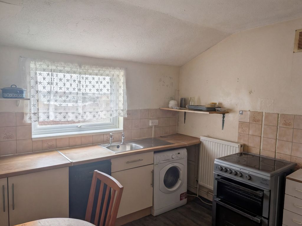 Property photo 3 of 6 4836704