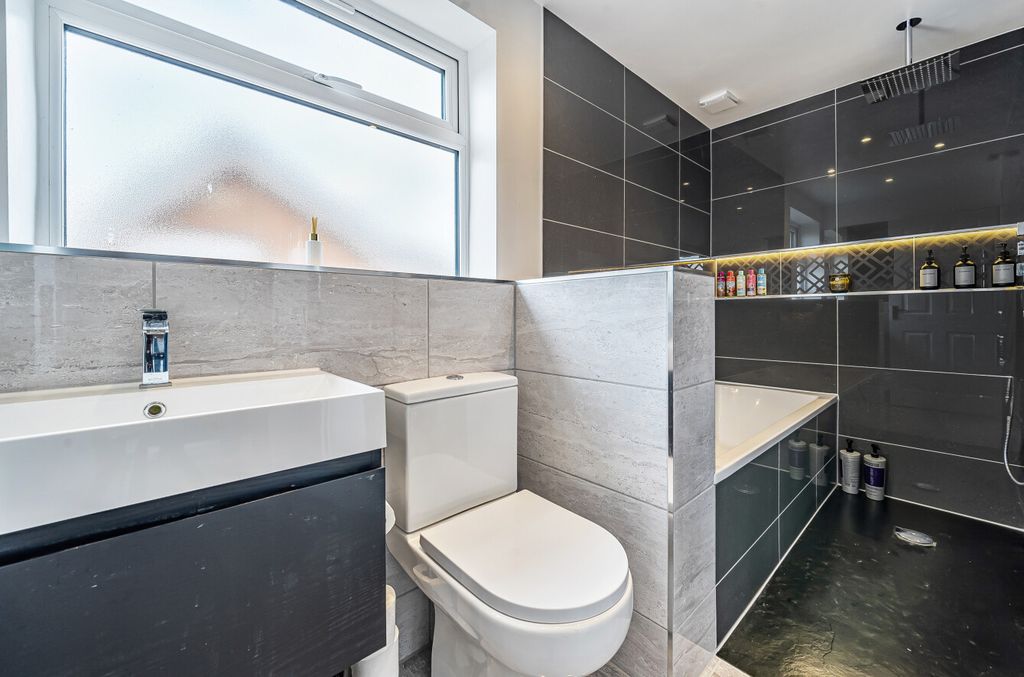 Property photo 3 of 20 1340800568A4A921De9Ff