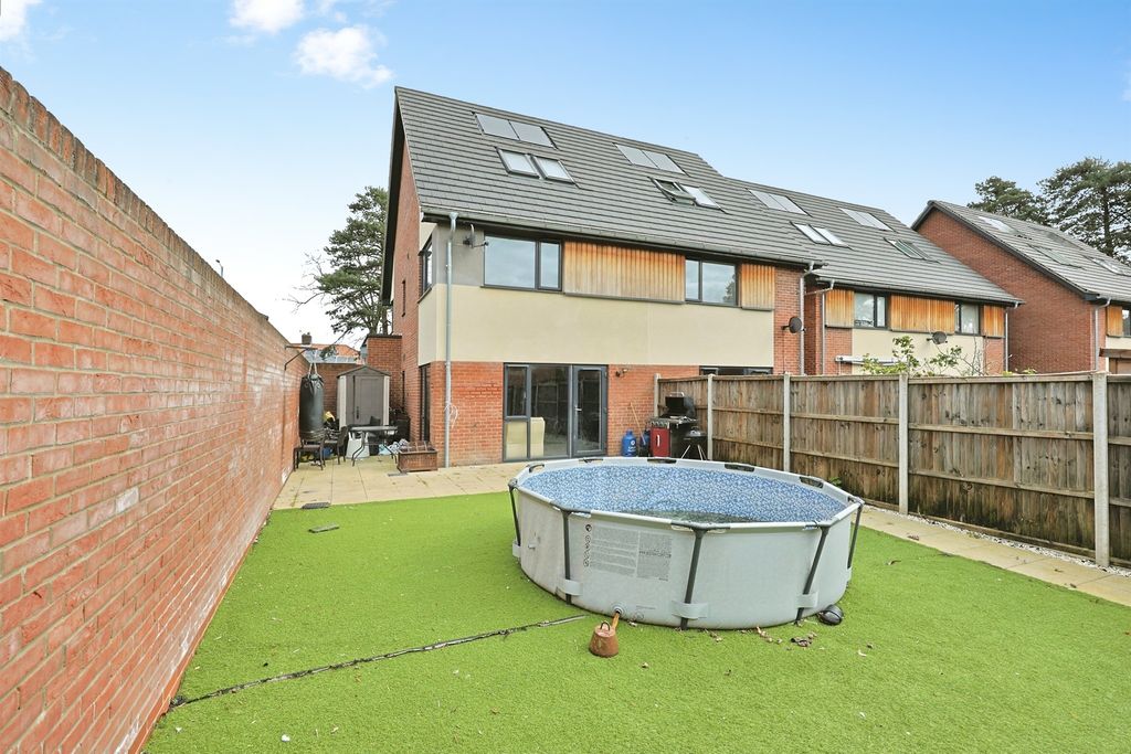 Property photo 2 of 10