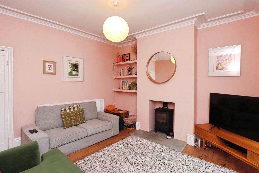 Property photo 2 of 17 Lounge