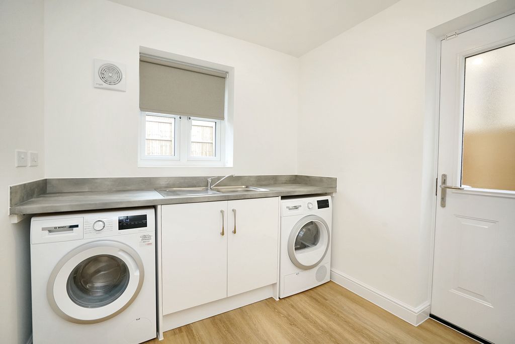 Property photo 2 of 21 Image