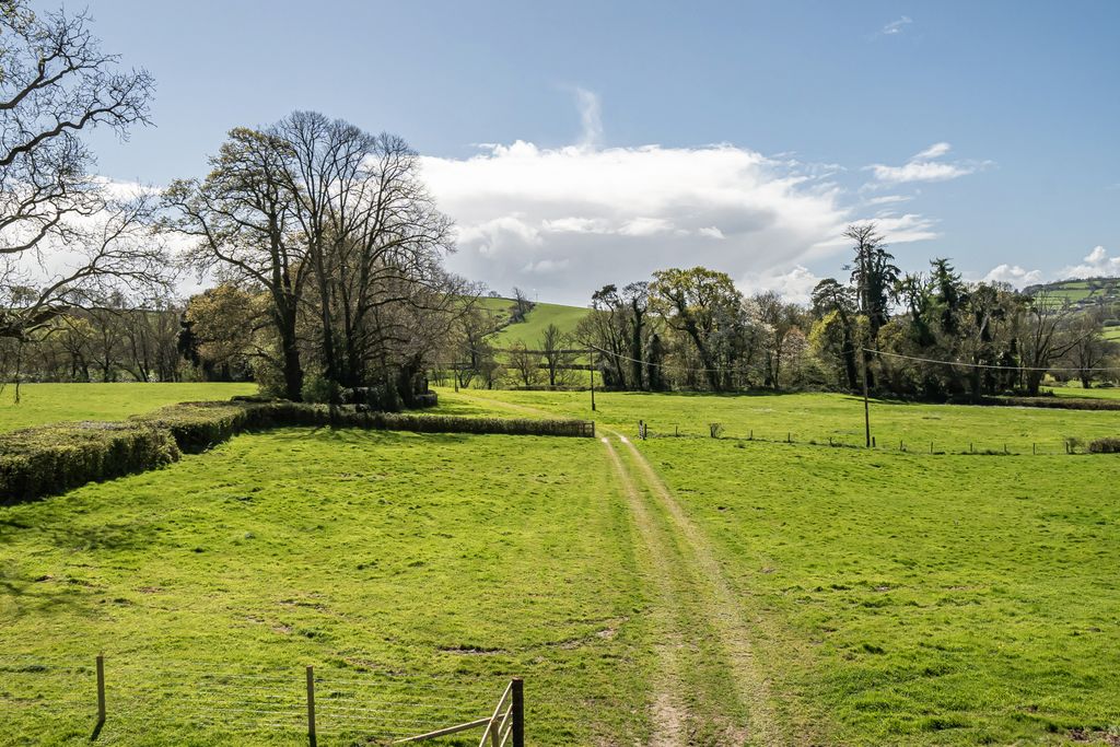 Property photo 1 of 8 Picture No. 01