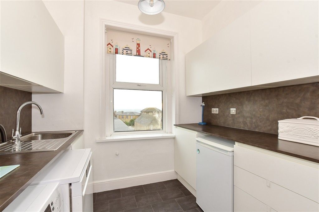 Property photo 2 of 10 Kitchen