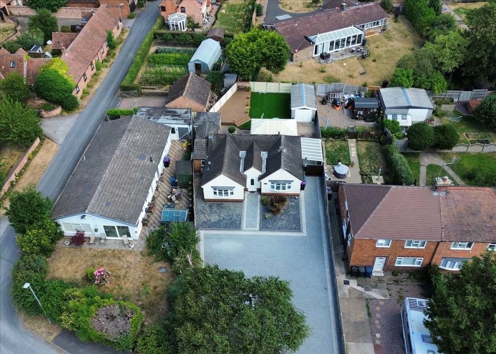 Property photo 2 of 32