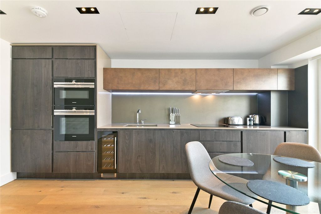 Property photo 2 of 10 Kitchen/Dining