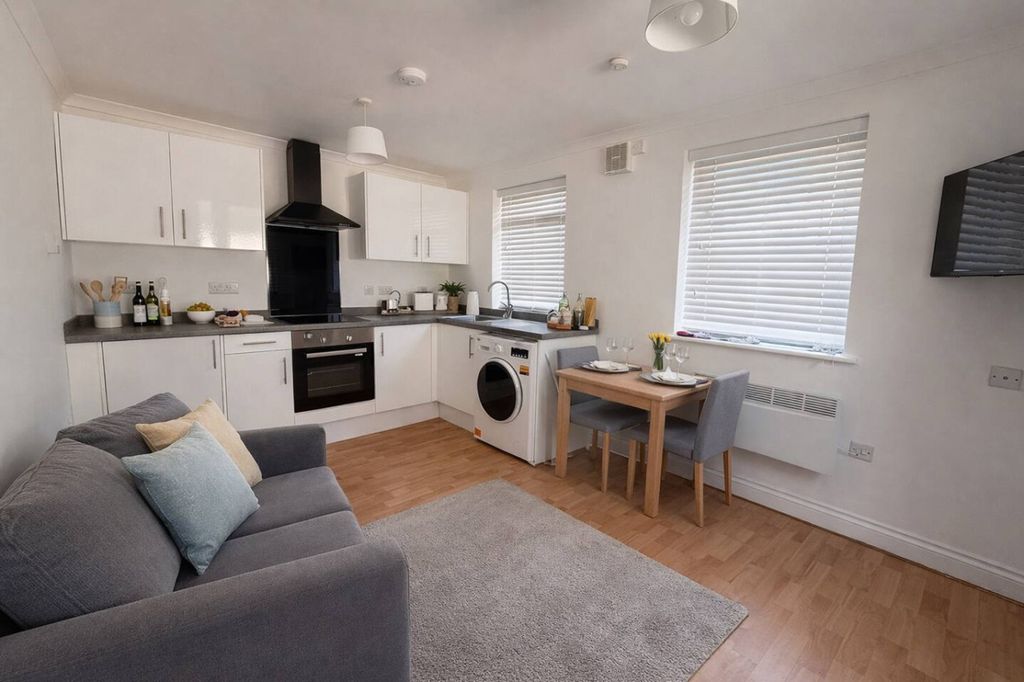 Property photo 1 of 14 Living Room