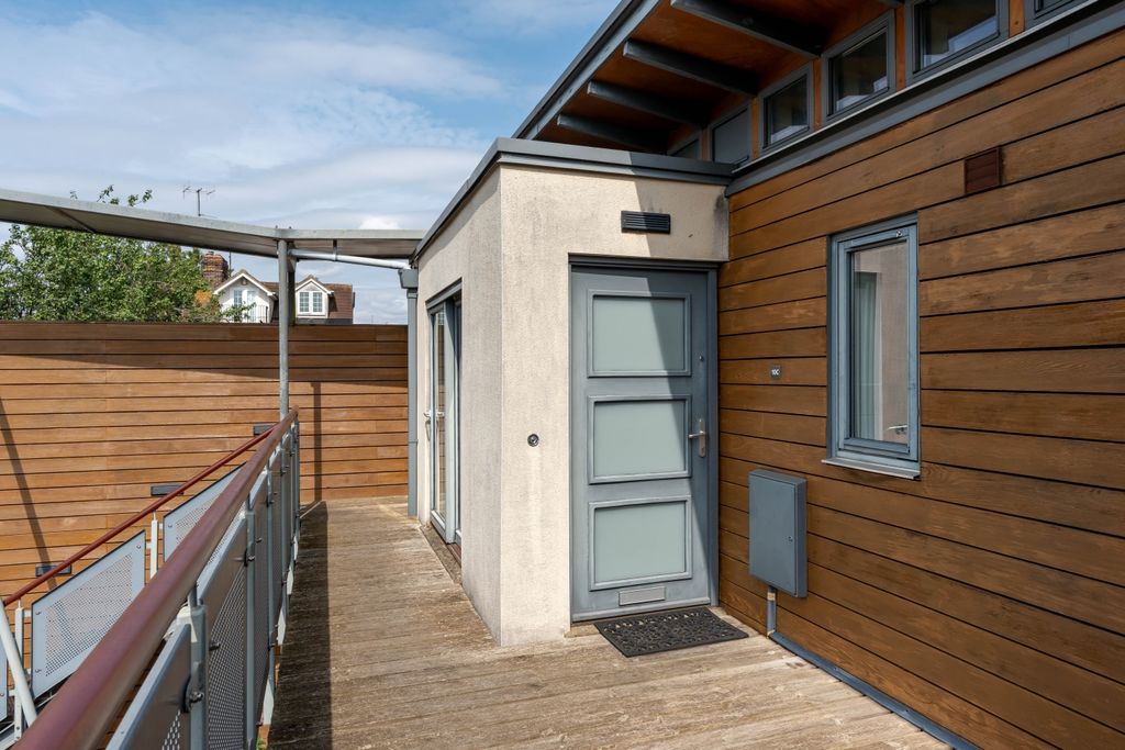 Property photo 3 of 8 External