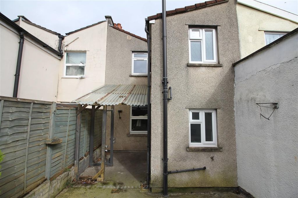 Property photo 2 of 8