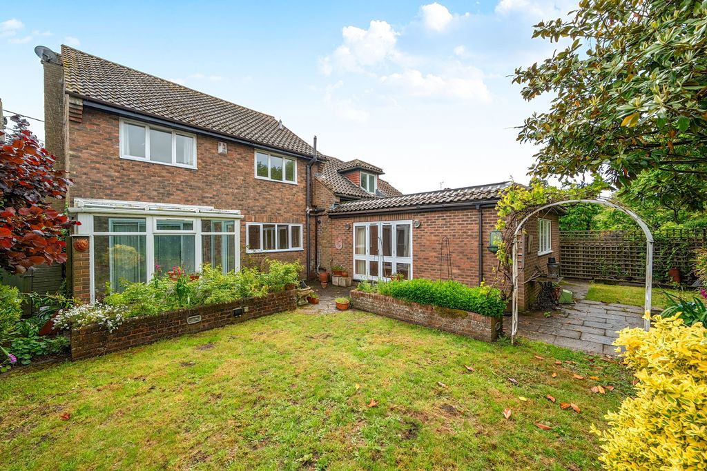 Property photo 2 of 23