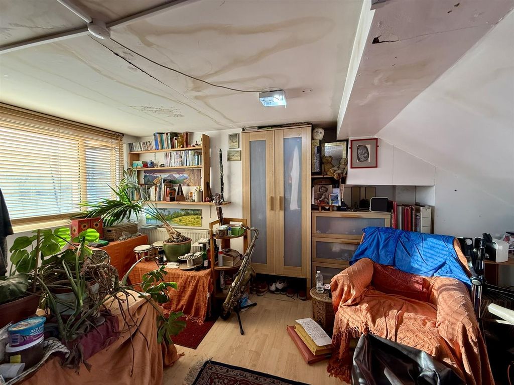 Property photo 2 of 27